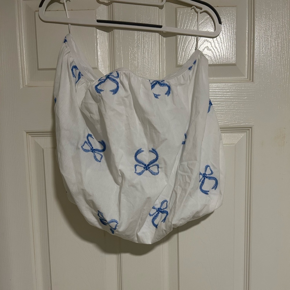 White top with blue bows